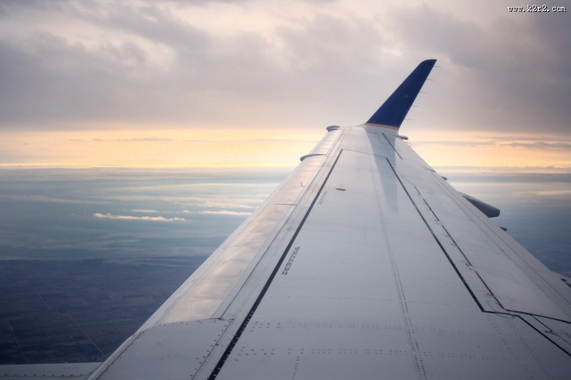 高空中的机翼图片大全