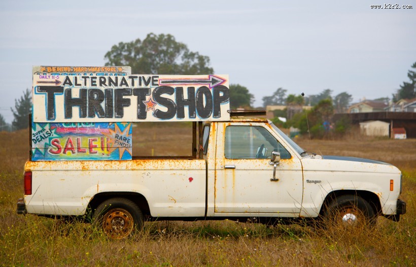 生锈废弃的汽车图片