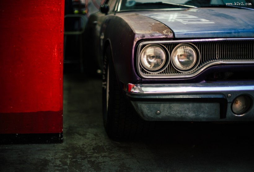 生锈废弃的汽车图片