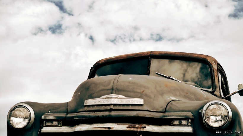 生锈废弃的汽车图片