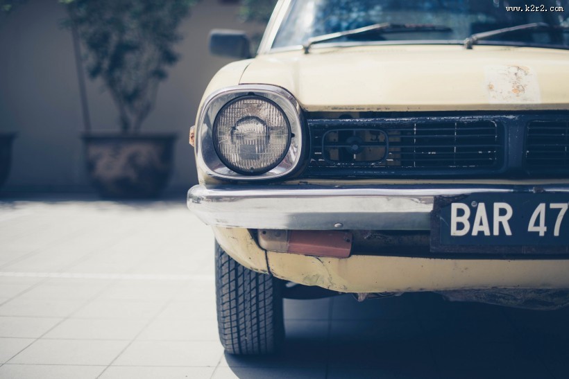 生锈废弃的汽车图片