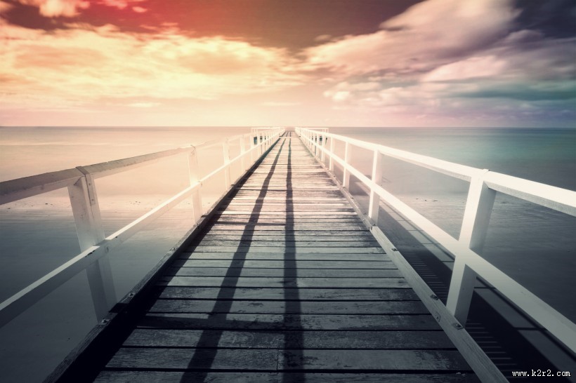 平静的码头风景图片