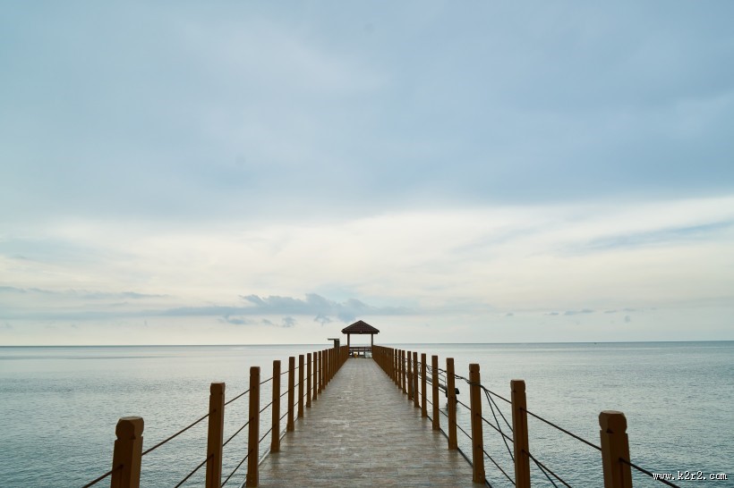平静的码头风景图片