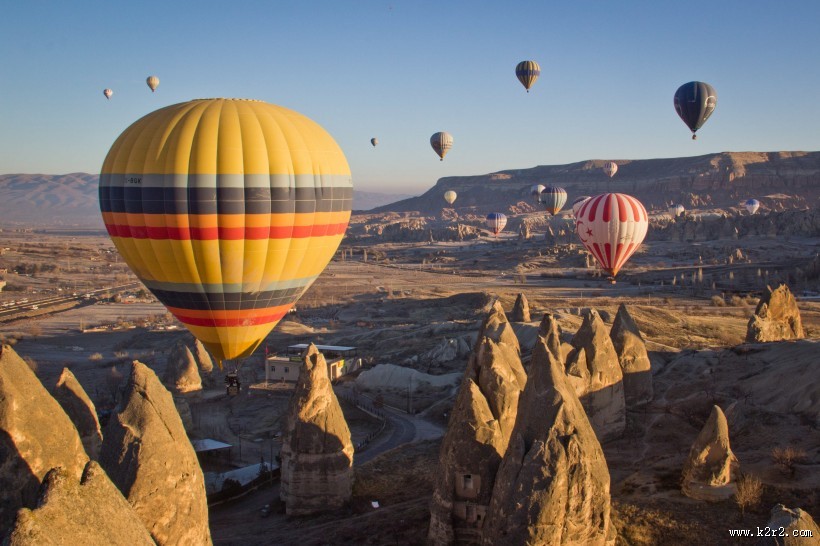 天空中的热气球图片