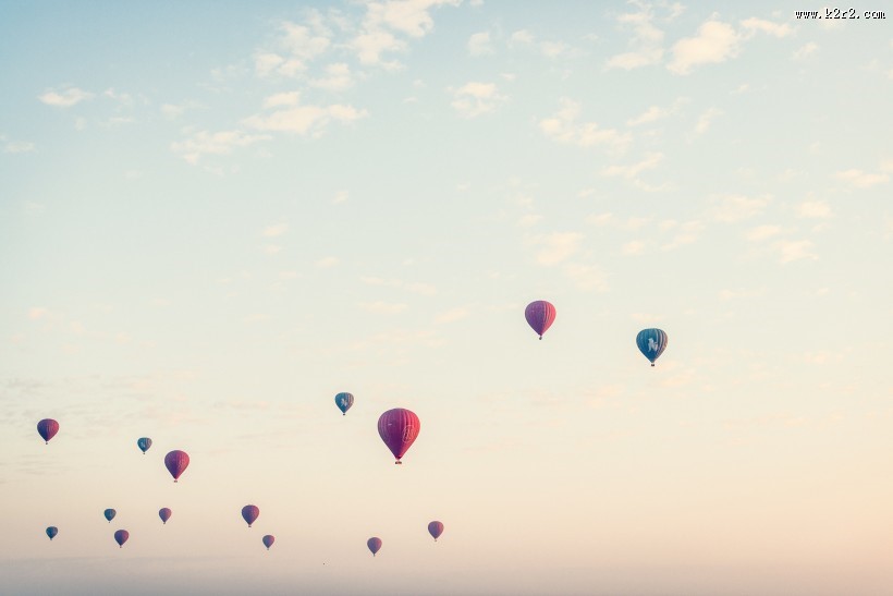 天空中的热气球图片