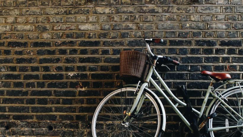 停放在路边的单车图片大全