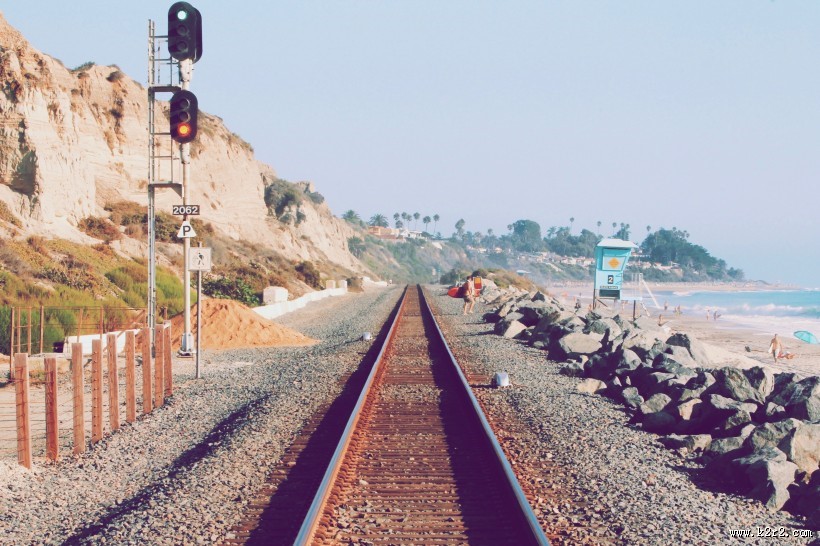 唯美的火车轨道铁轨图片