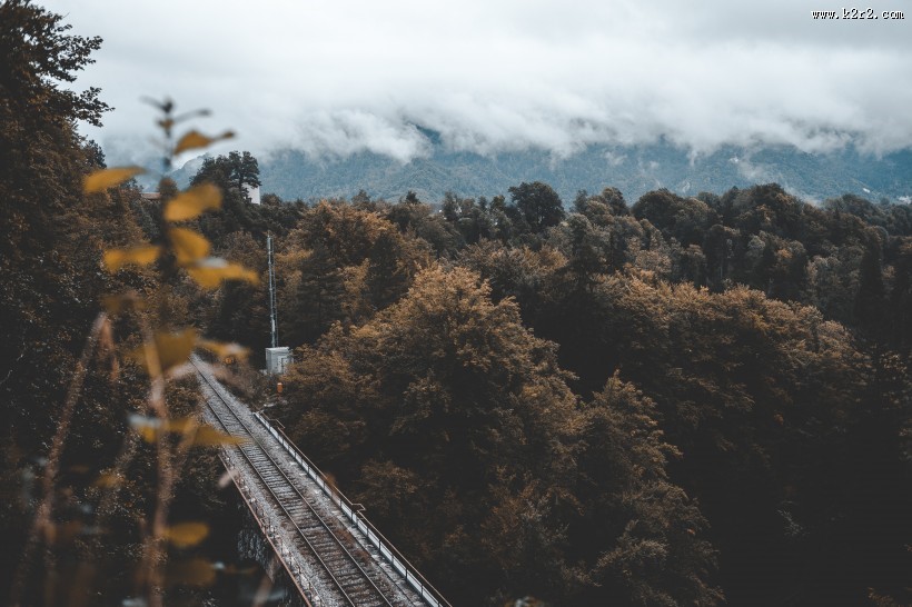 唯美的火车轨道铁轨图片