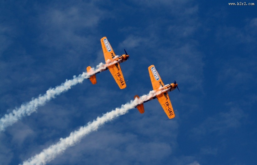 飞机飞行表演图片