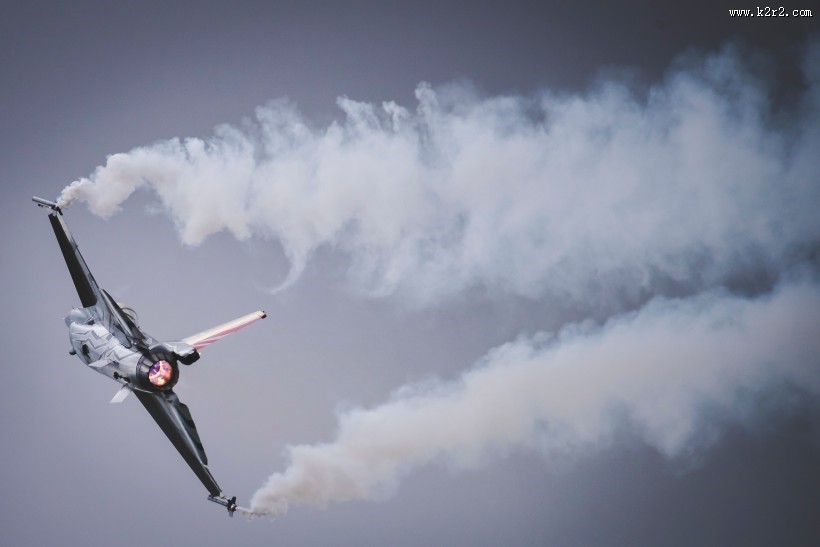 空中的飞机图片