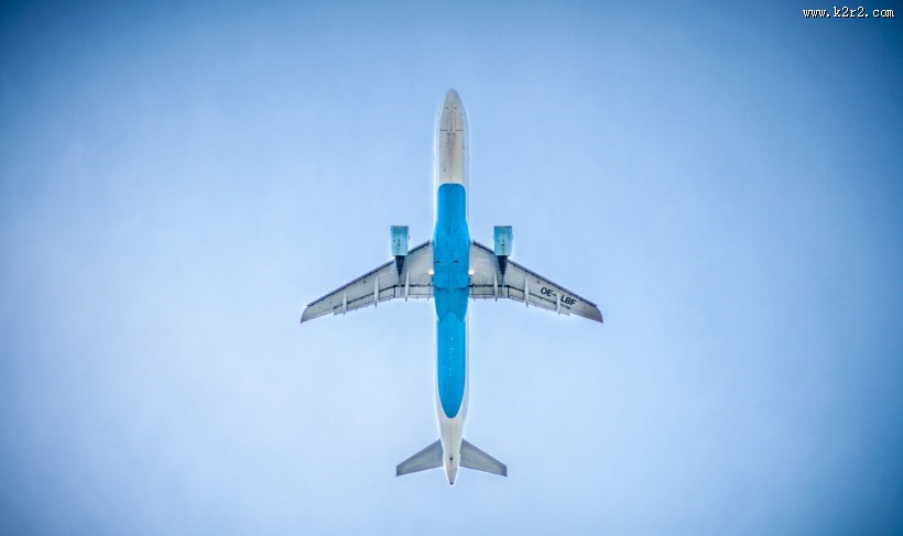 空中的飞机图片