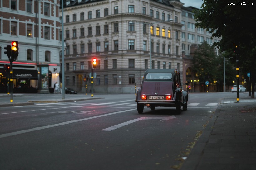 道路上的红绿灯图片