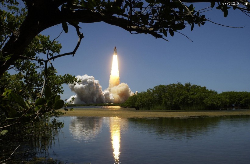 发射了的火箭图片