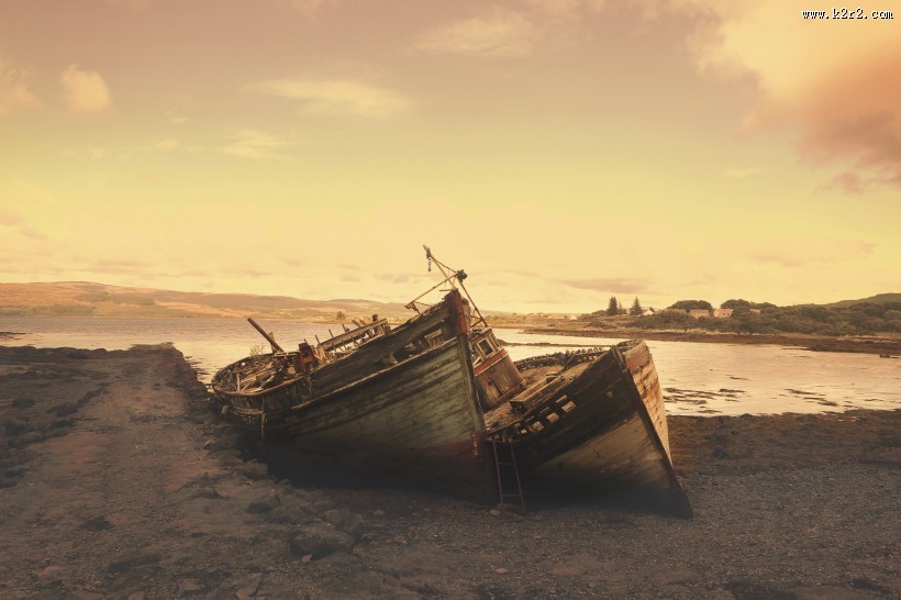 安静的木船图片