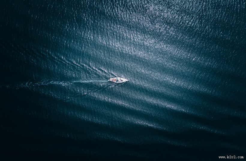 海中的帆船图片