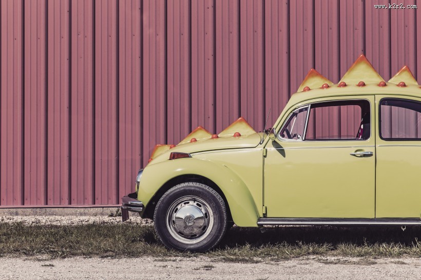 可爱的怀旧款小汽车图片