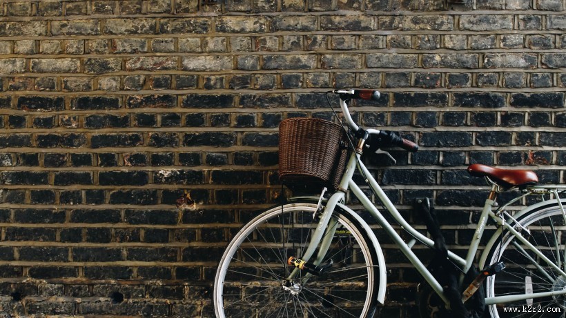 街边的自行车图片