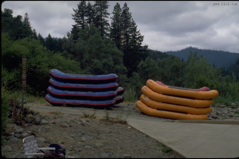 各种颜色的皮艇kayak图片