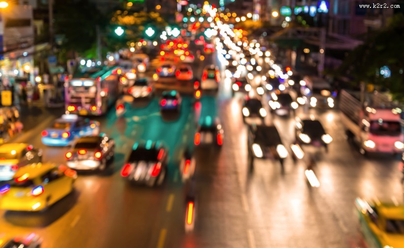 川流不息的车流图片