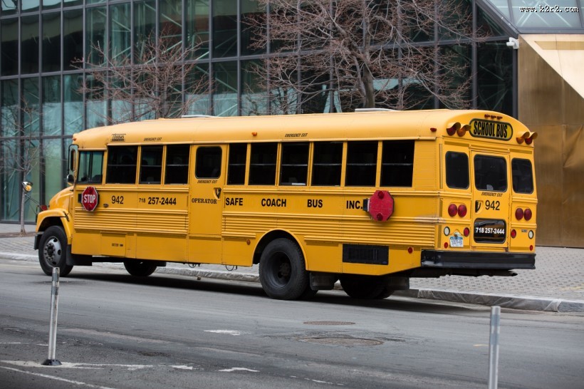 黄色校车图片