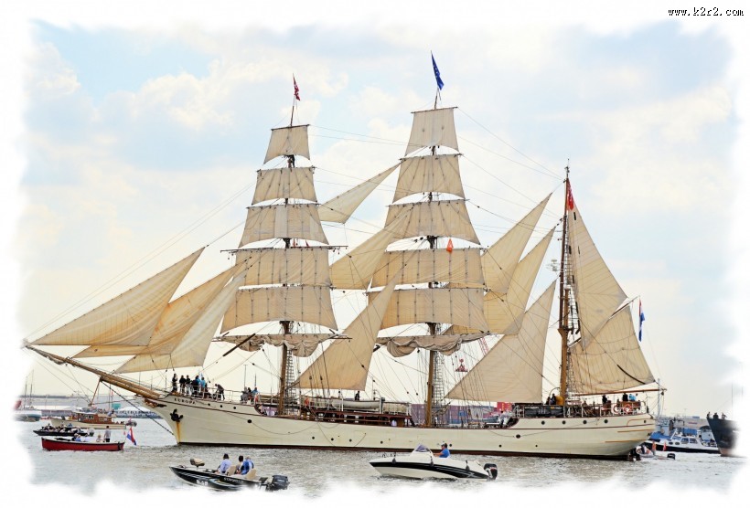 高大的现代船舶图片