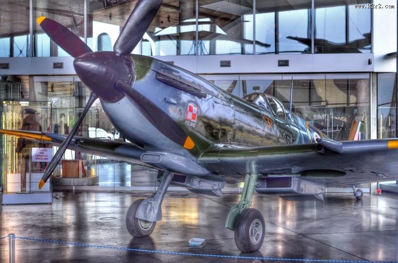 波兰航空博物馆飞机图片