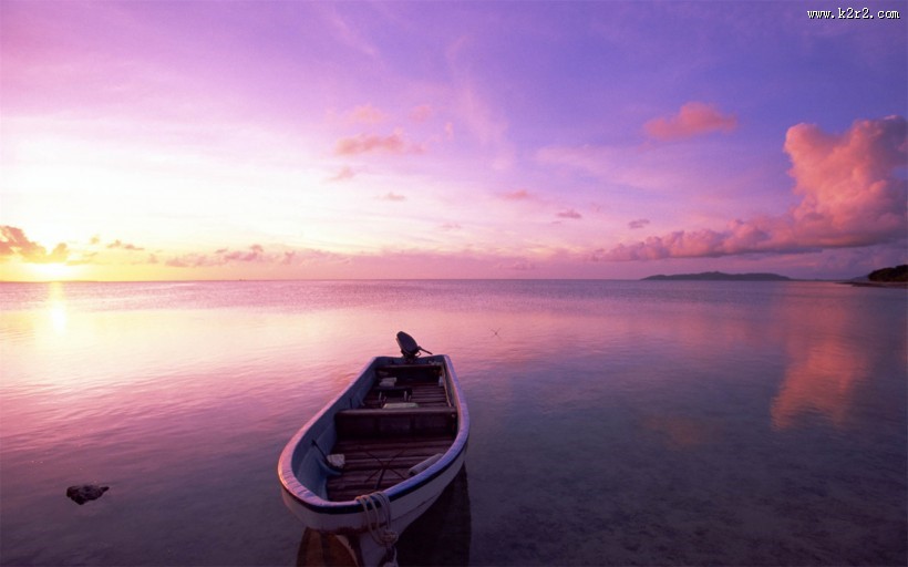 停泊的小船图片