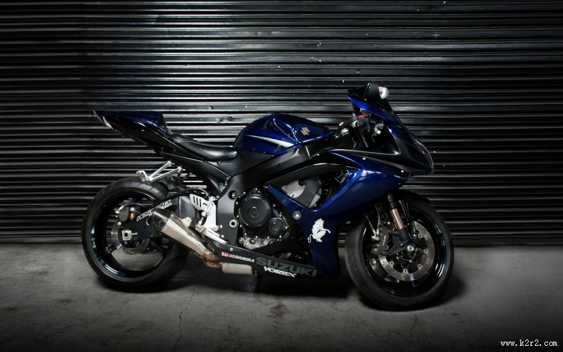 铃木经典摩托车图片