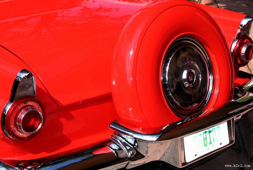 汽车车轮特写图片