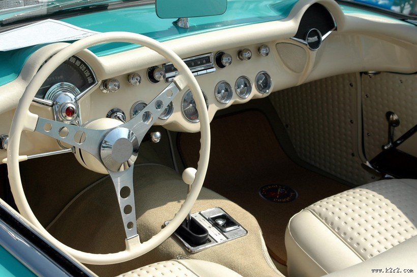 汽车方向盘特写图片