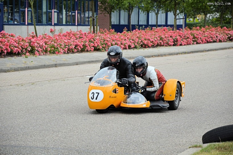 侧三轮摩托车赛车图片