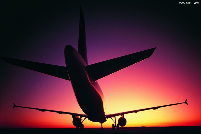 傍晚的飞机图片大全