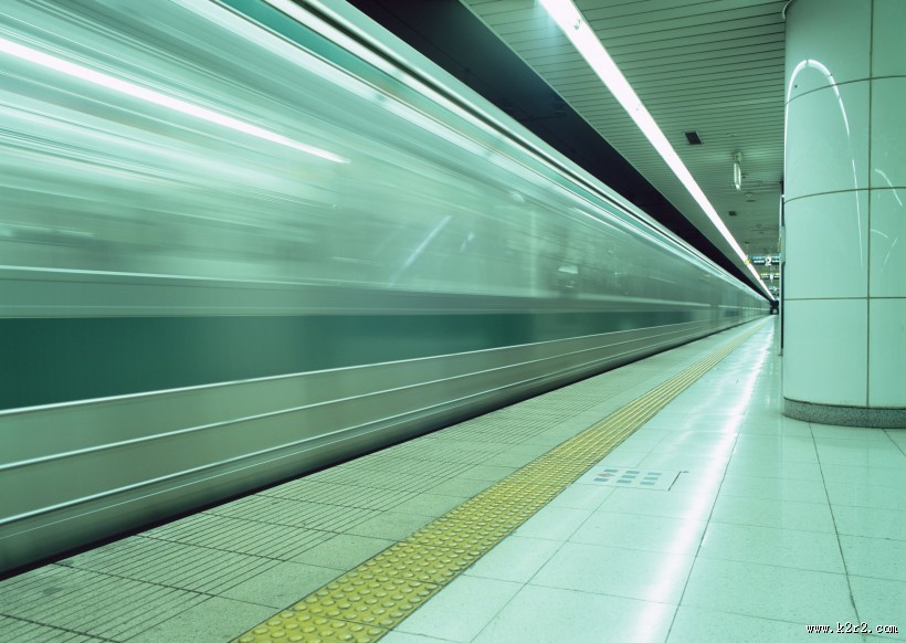 飞速的地铁图片