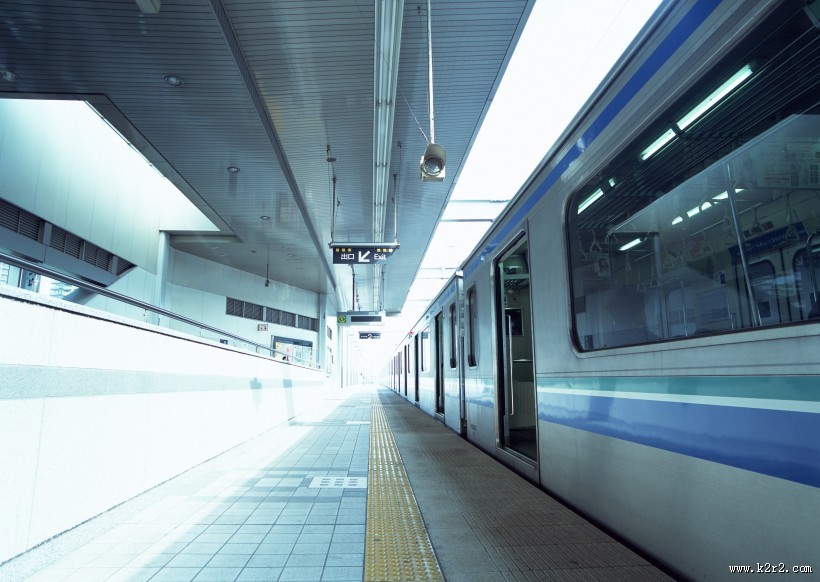 飞速的地铁图片