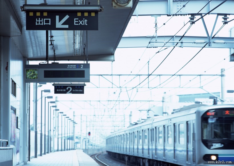 飞速的地铁图片