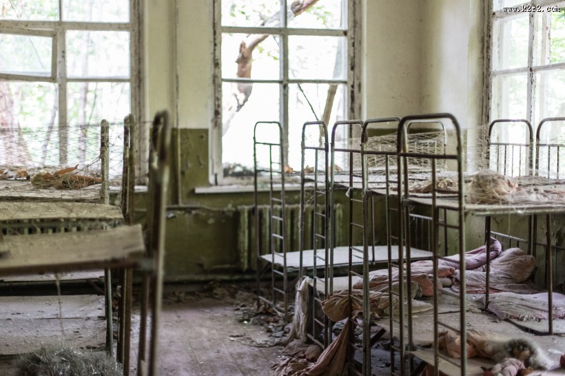 废弃的破旧房屋图片