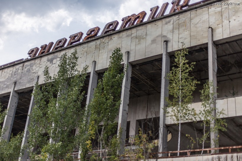 废弃的破旧房屋图片