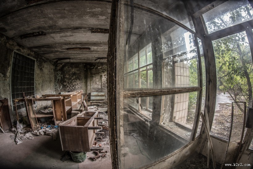 废弃的破旧房屋图片