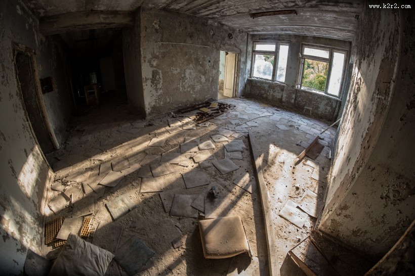 废弃的破旧房屋图片