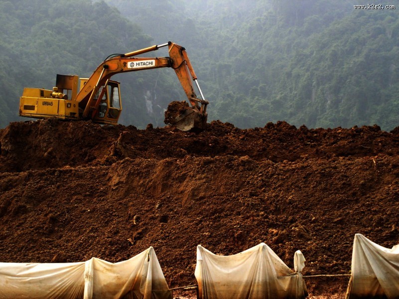 施工中的挖掘机图片大全