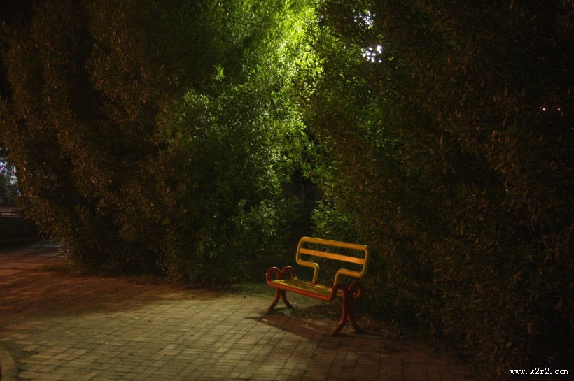 露天的长椅图片