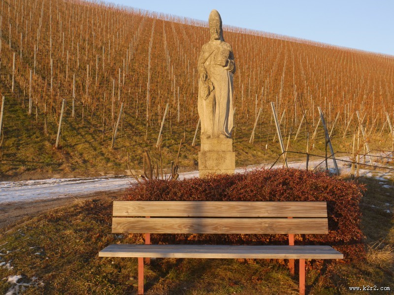 露天的长椅图片