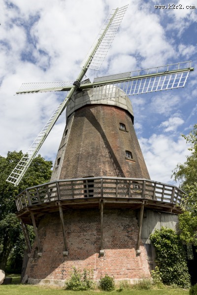 高大的荷兰风车图片大全