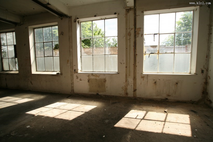 废弃的房子图片