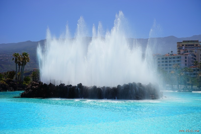 人工喷泉图片