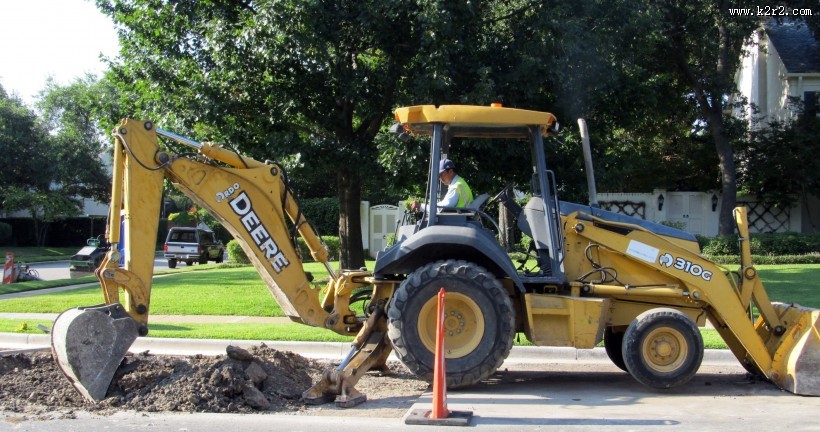 施工中的挖掘机图片