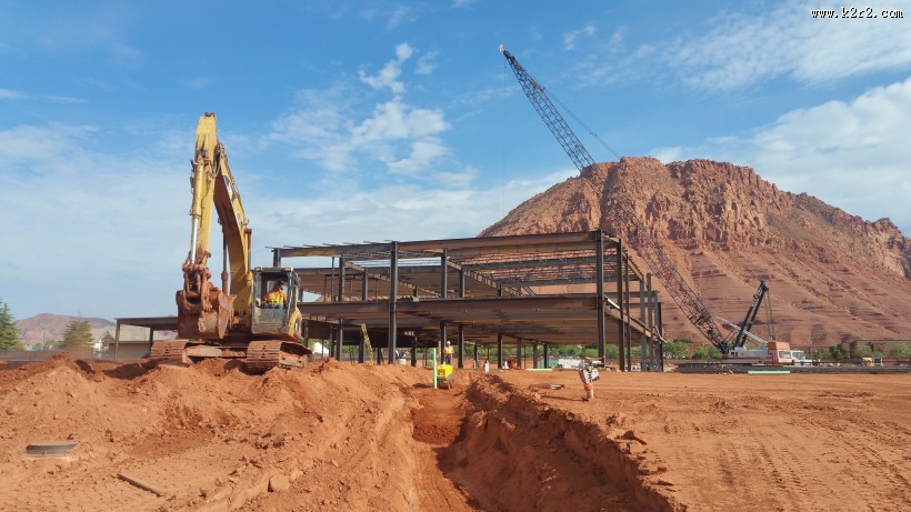 正在施工作业的挖掘机图片大全