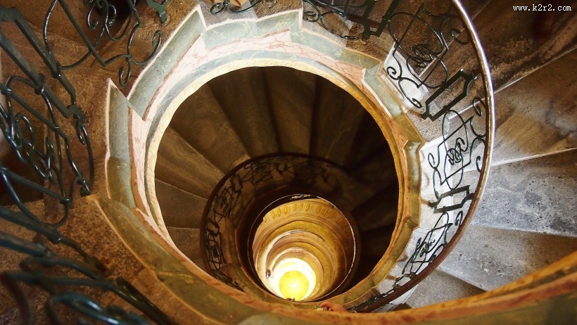 螺旋式的楼梯图片