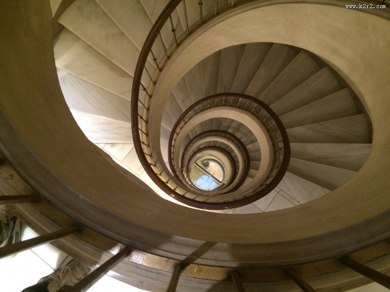 螺旋式的楼梯图片