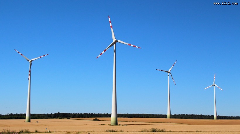 高大的风力发电机图片